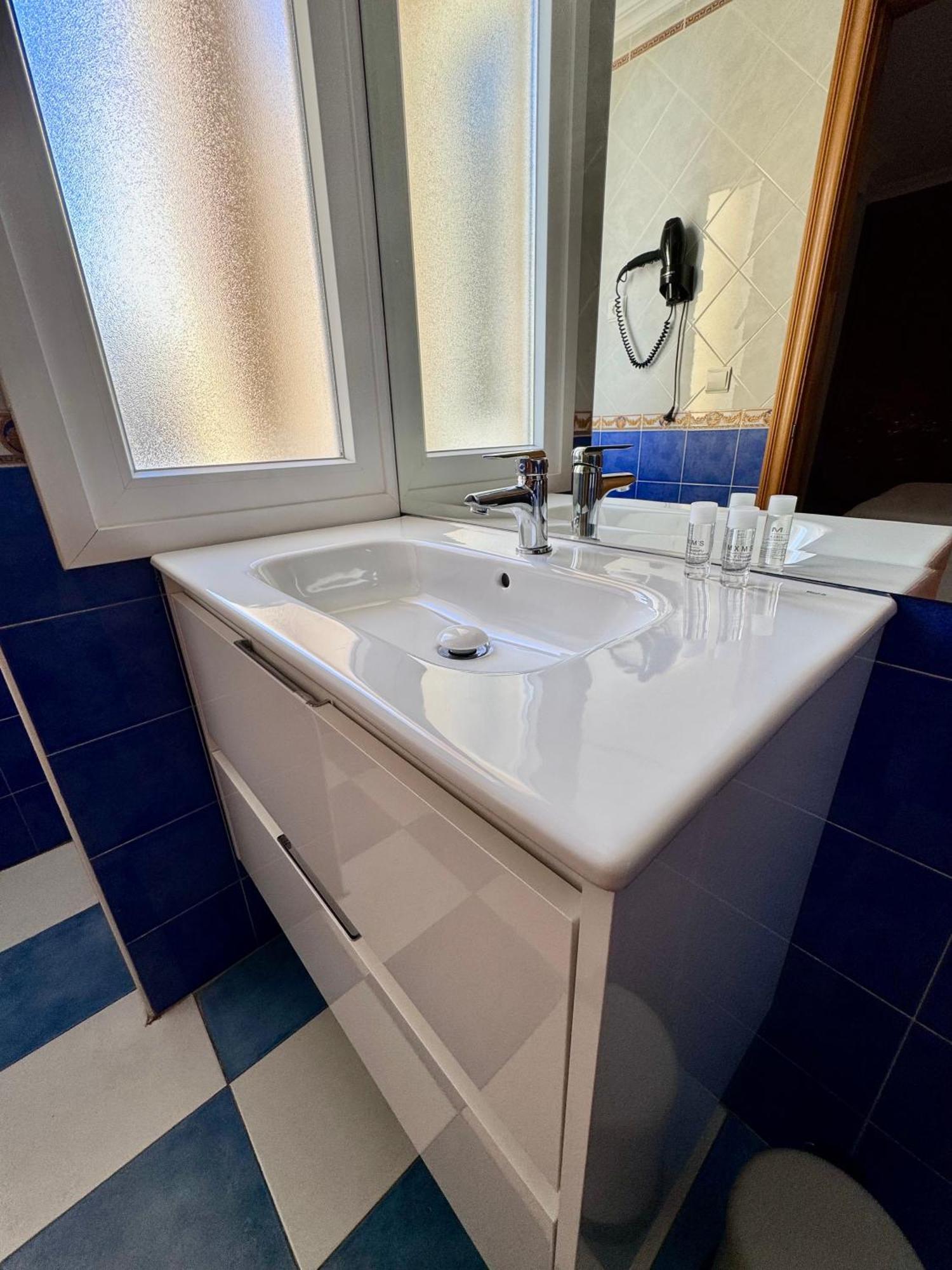 Apartamentos Nina De Oro Torremolinos Bagian luar foto