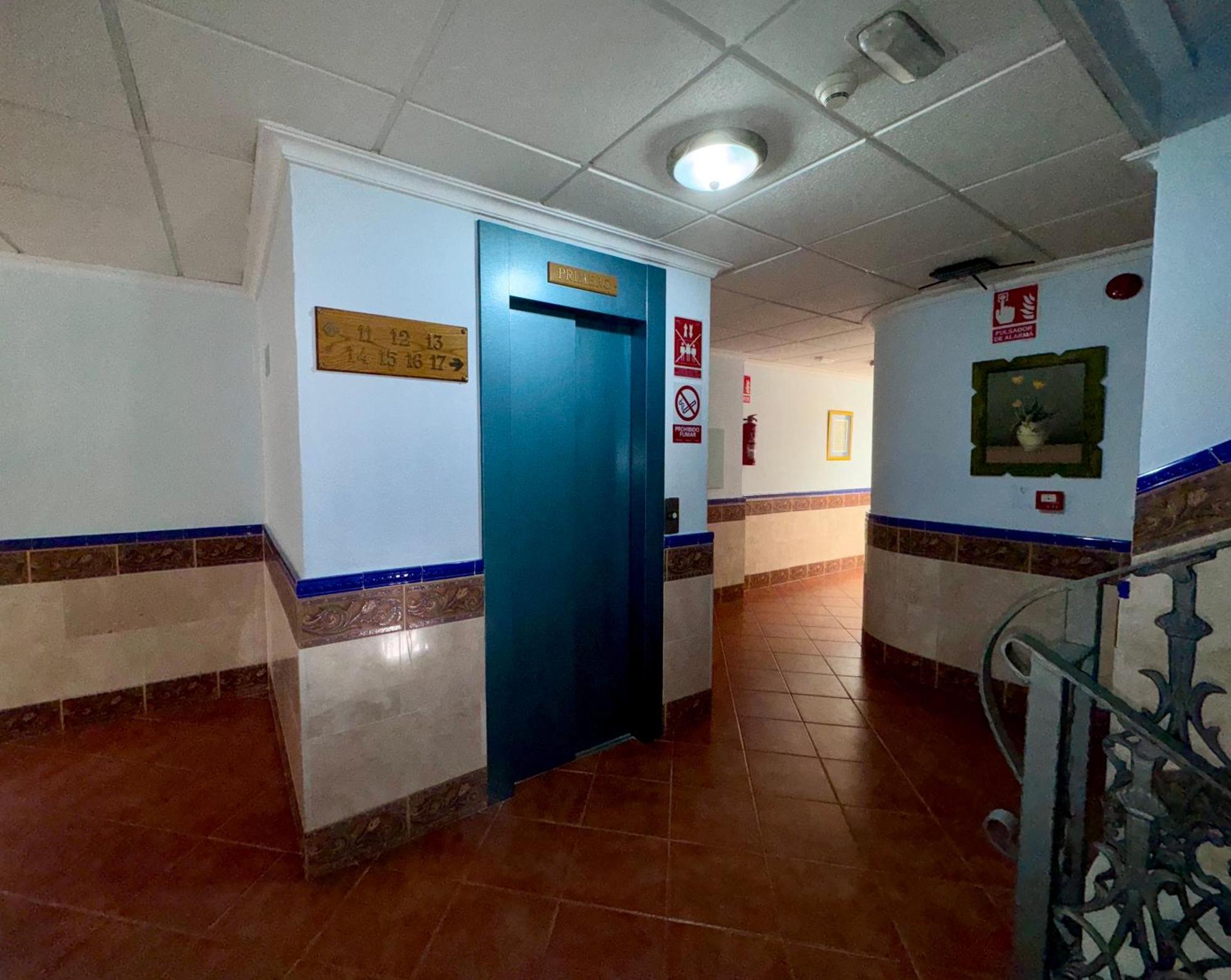 Apartamentos Nina De Oro Torremolinos Bagian luar foto