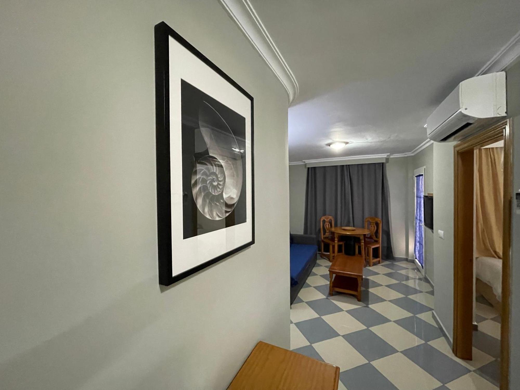Apartamentos Nina De Oro Torremolinos Bagian luar foto