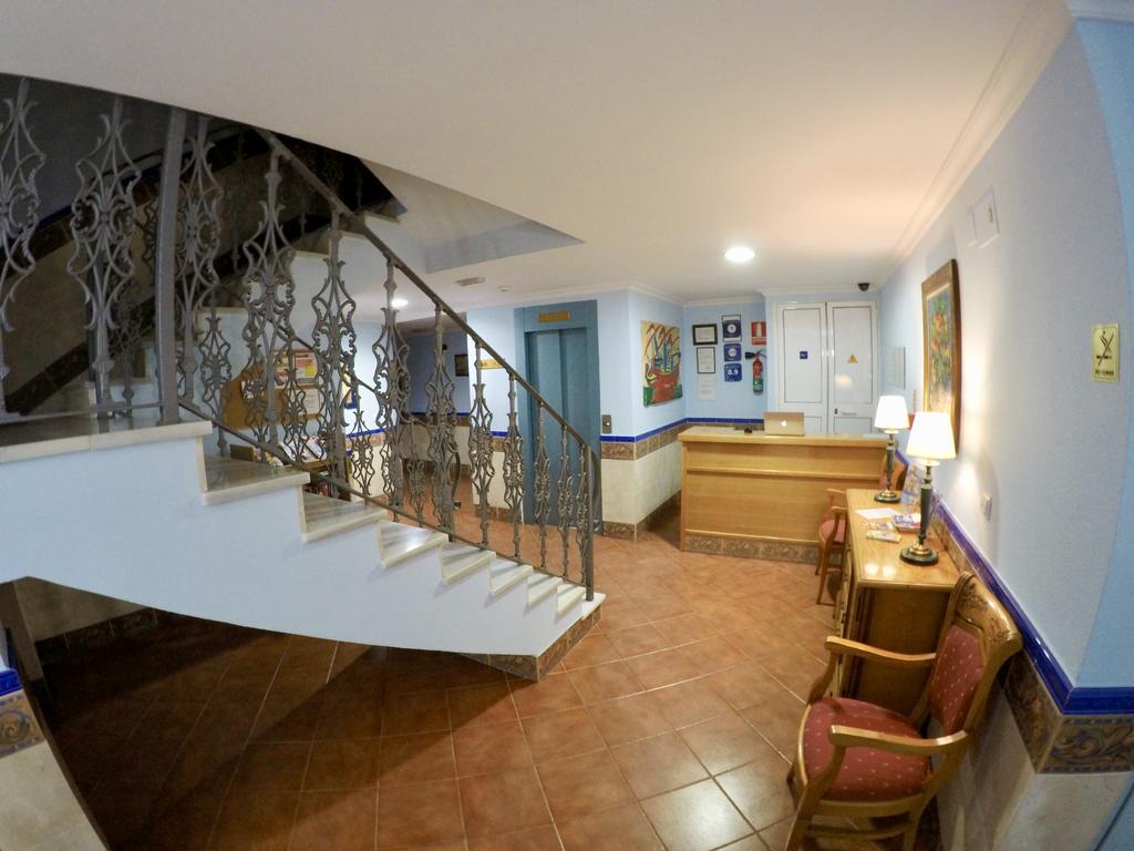Apartamentos Nina De Oro Torremolinos Bagian luar foto